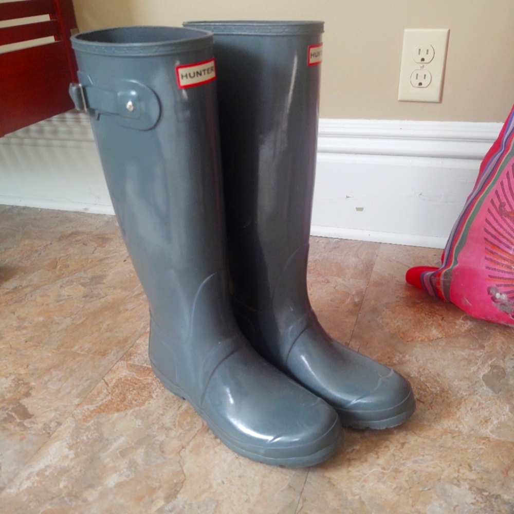 Very Good Used condition Hunter original tall rain boots in grey Size US 10
